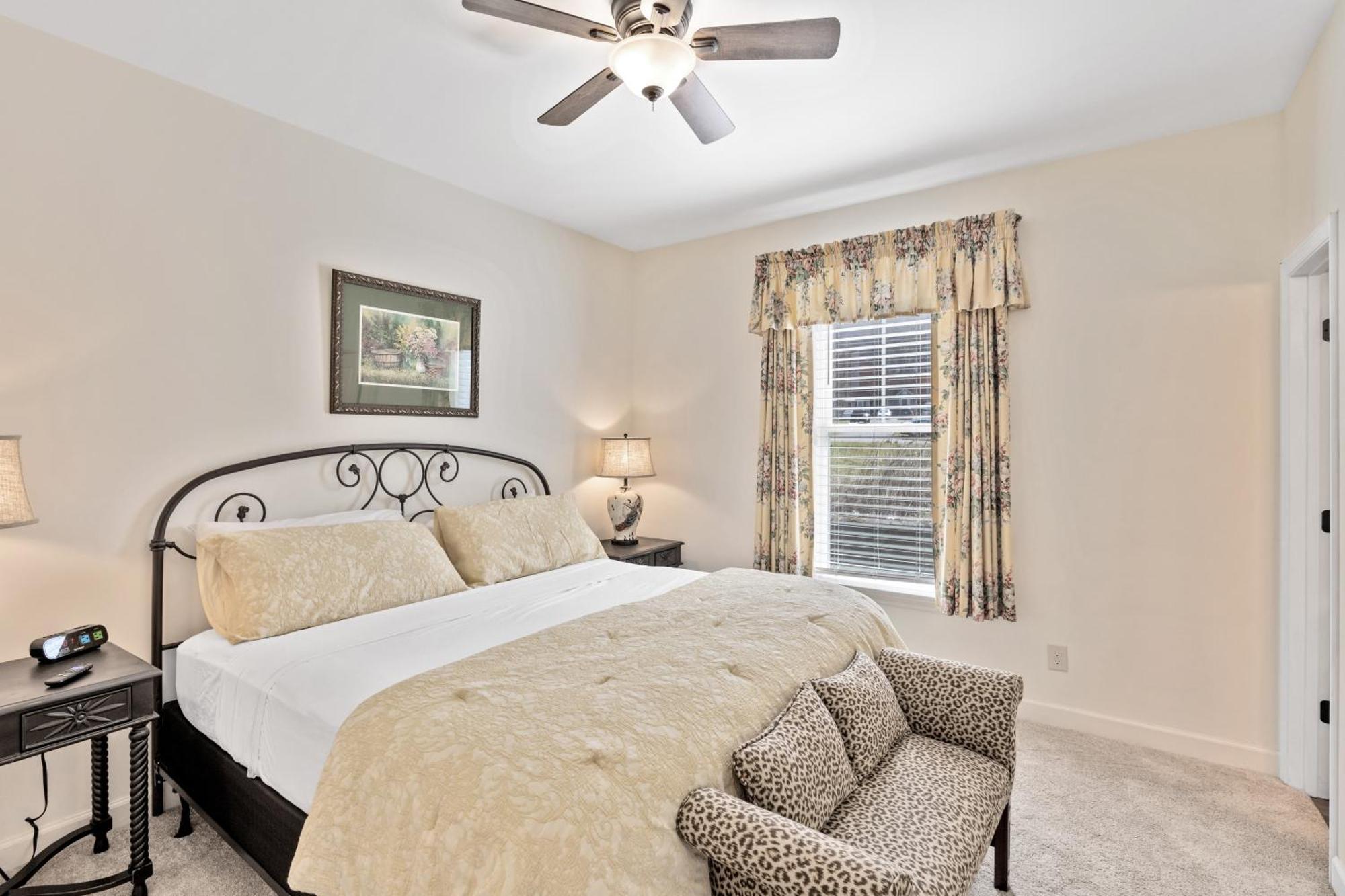 Bear Pass Is A 3 Bed 2 Bath Craftsman Style Home Located Within Walking Distance To Dt 개틀린버그 외부 사진