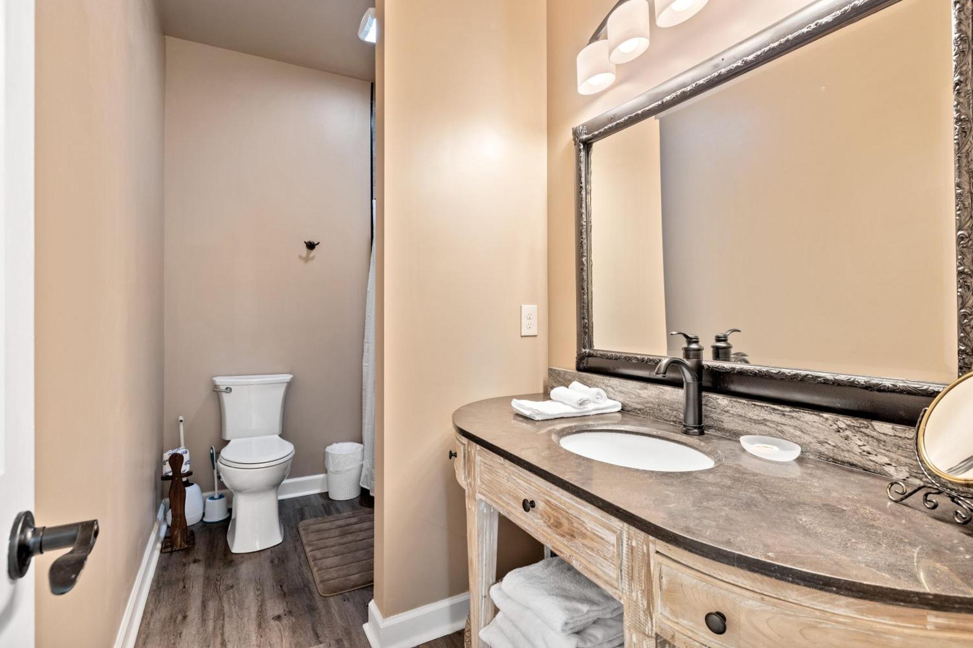 Bear Pass Is A 3 Bed 2 Bath Craftsman Style Home Located Within Walking Distance To Dt 개틀린버그 외부 사진