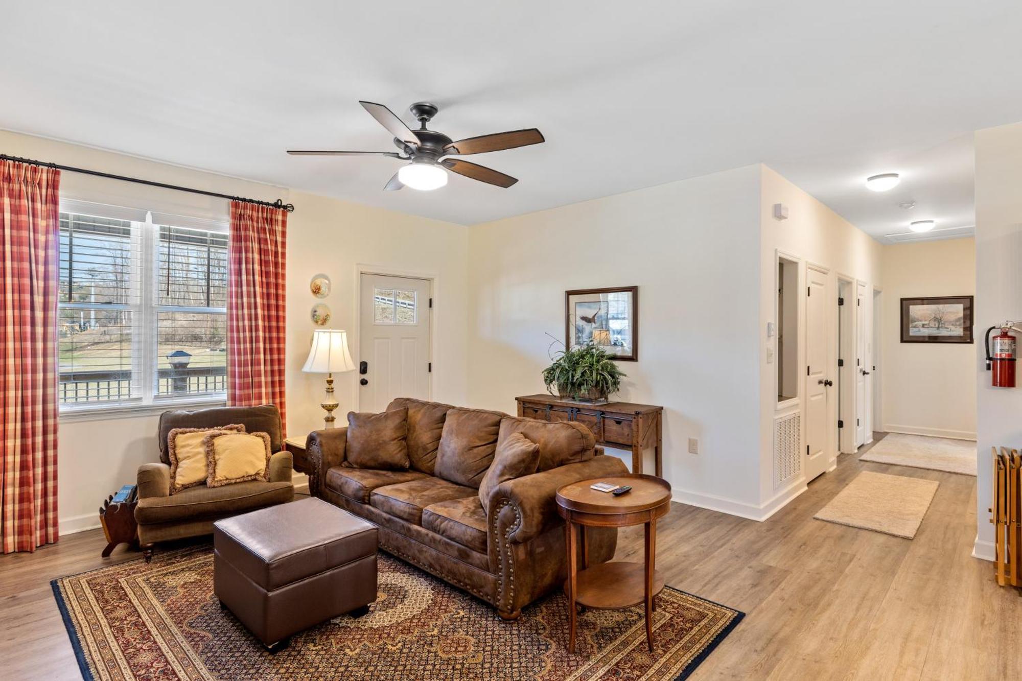 Bear Pass Is A 3 Bed 2 Bath Craftsman Style Home Located Within Walking Distance To Dt 개틀린버그 외부 사진