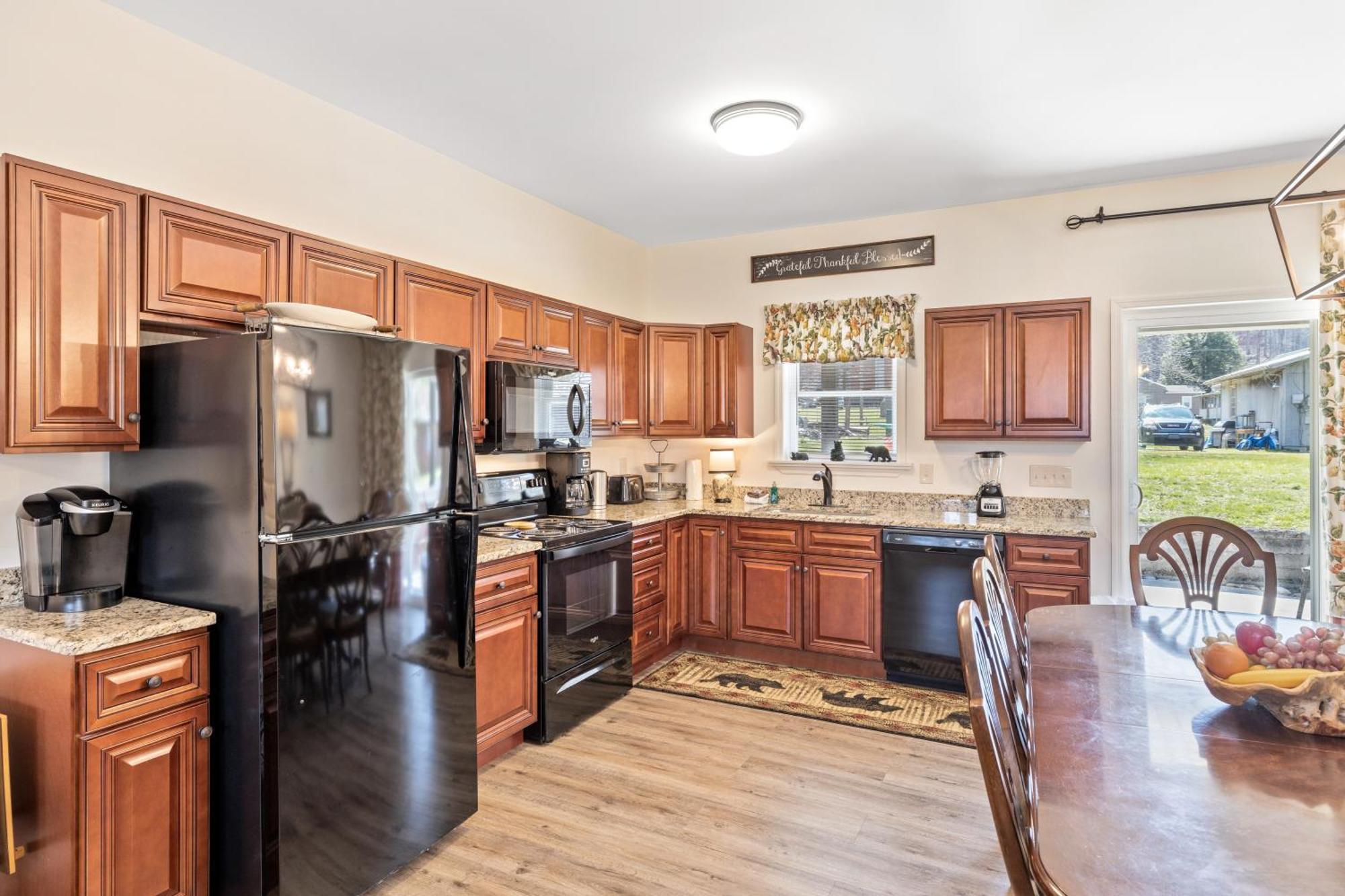 Bear Pass Is A 3 Bed 2 Bath Craftsman Style Home Located Within Walking Distance To Dt 개틀린버그 외부 사진