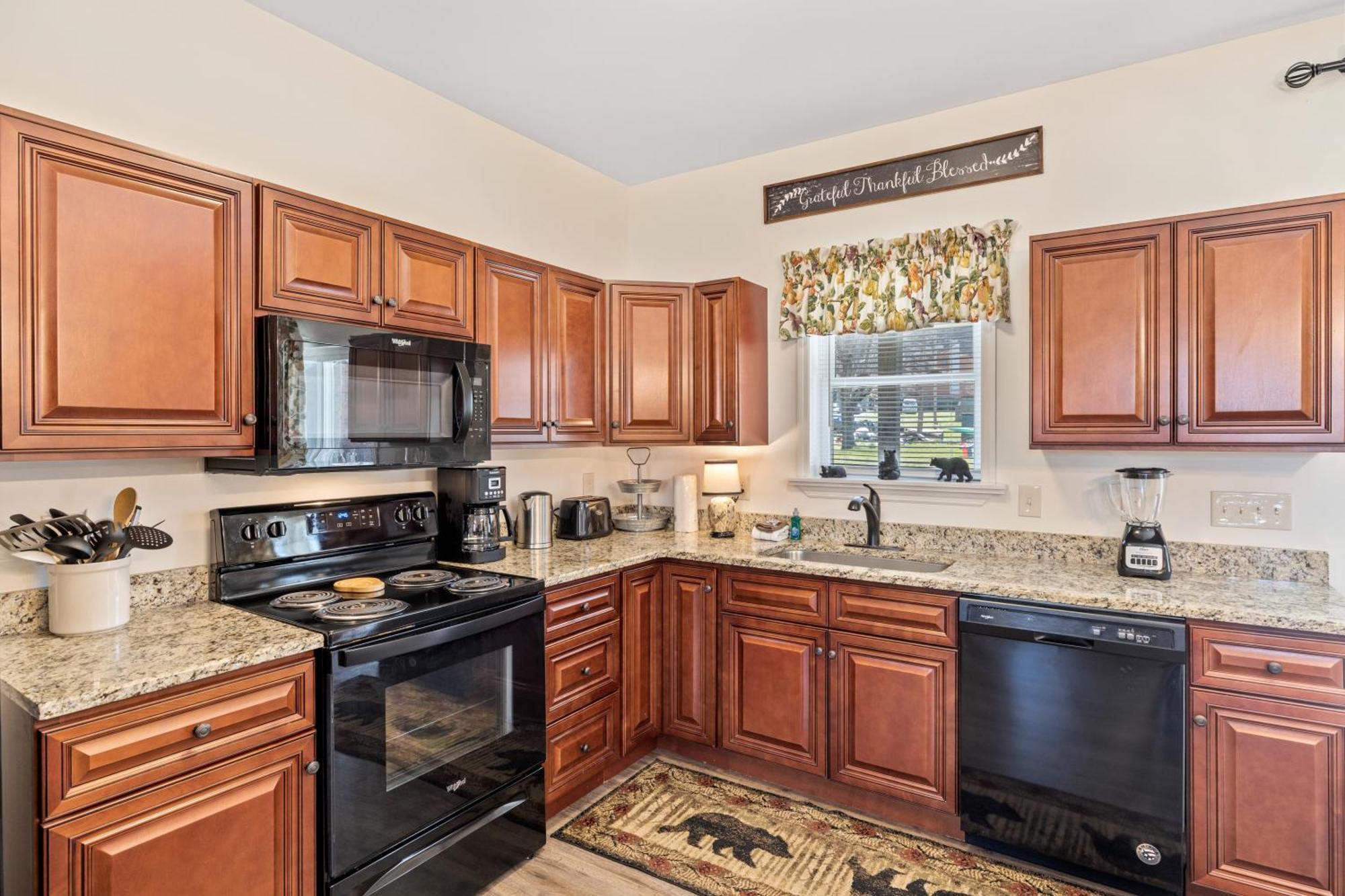 Bear Pass Is A 3 Bed 2 Bath Craftsman Style Home Located Within Walking Distance To Dt 개틀린버그 외부 사진